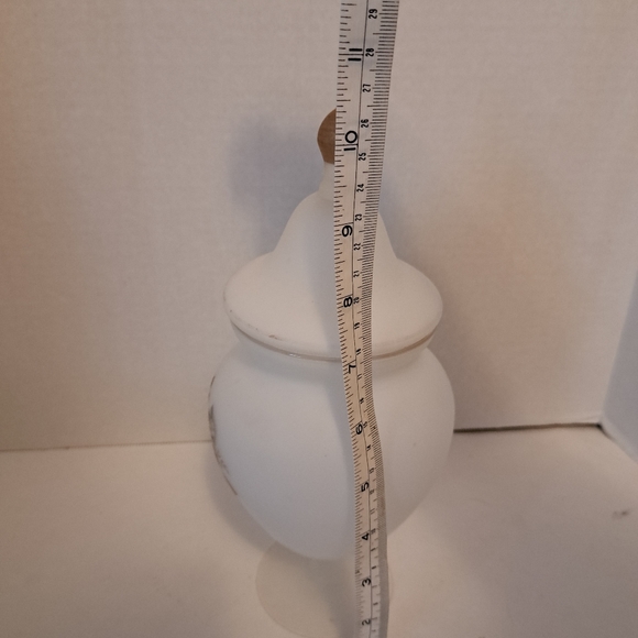 Frosted White Satin Lidded Pedestal. - Picture 6 of 6